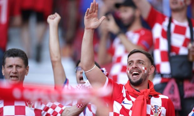 البرازيل تتغلب على كولومبيا في مباراة تكريمية لضحايا كارثة تشابيكوينسي الجوية